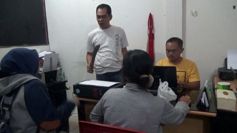 Niat Bunuh Ibu Kandung, Poniman Tewas Tertusuk Pedang yang Dibawanya