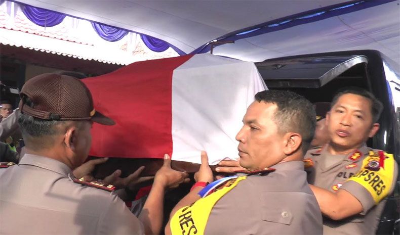 Jenazah AKBP Mito Korban Lion Air JT 610 Disambut Isak Tangis Keluarga