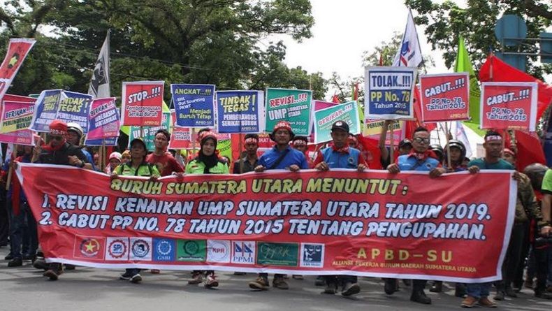 title Tolak UMP 2019, Ratusan Buruh Geruduk Kantor Gubernur Sumatera Utara Tolak UMP 2019, Ratusan Buruh Geruduk Kantor Gubernur Sumatera Utara