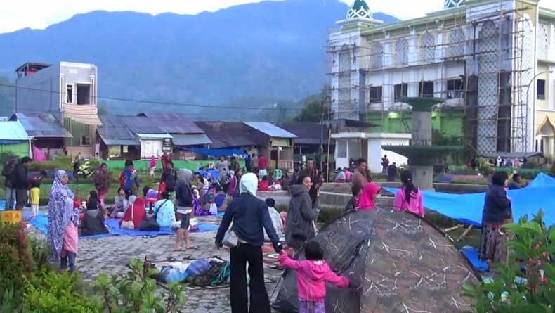 Pascagempa 5,5 SR, Ribuan Warga Mamasa Berhamburan dan Padati Lapangan