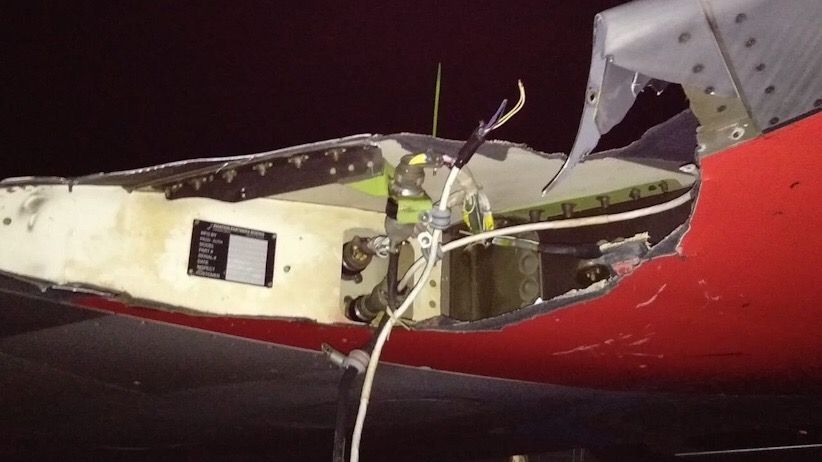Penampakan Sayap Pesawat Lion Air JT 633 Hancur Tabrak Tiang Lampu - Bagian 1