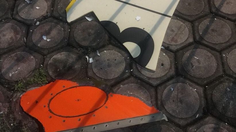 Penampakan Sayap Pesawat Lion Air JT 633 Hancur Tabrak Tiang Lampu - Bagian 3