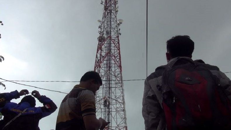 Depresi Ditinggal Anak dan Istri, Pria di Malang Panjat Tower 72 Meter