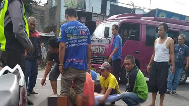 2 Pengendara Motor Tewas Usai Tabrakan dengan Mobil Kijang di Salatiga