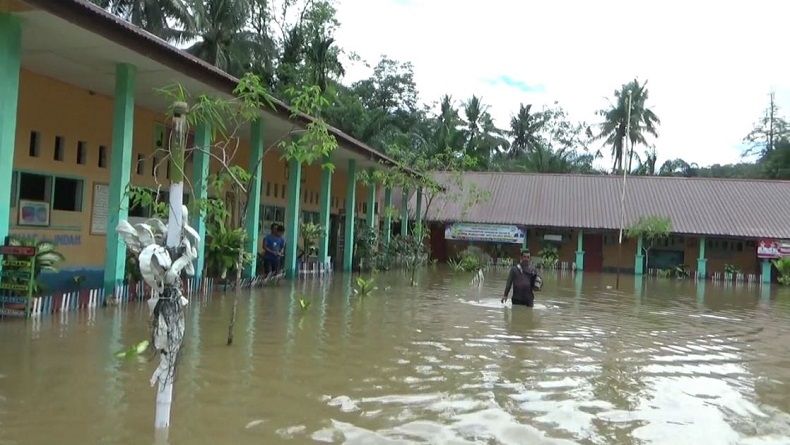 2 Sekolah Terendam Banjir di Tapsel, Siswa Tak Ada yang Hadir
