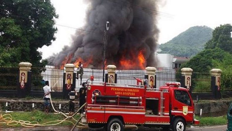 Gedung Sasana Krida di Kompleks Kantor Gubernur Papua Ludes Terbakar