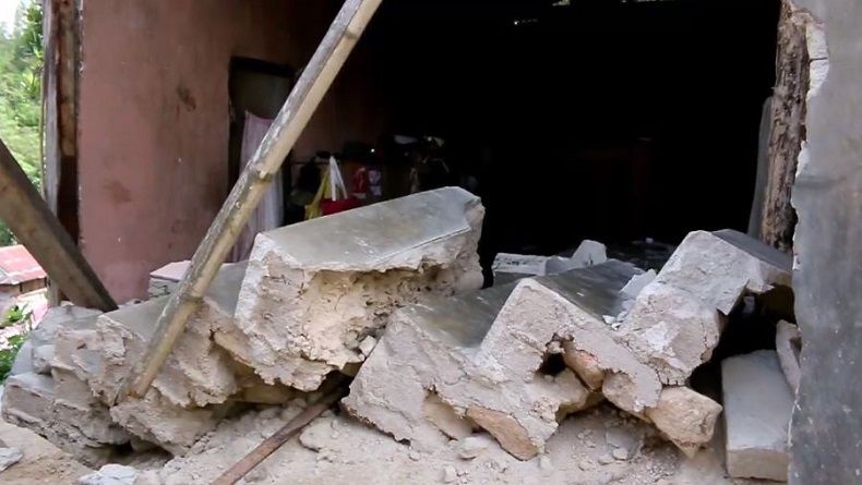 title 217 Gempa Beruntun Guncang Mamasa, 3 Rumah Roboh dan Puluhan Rusak 217 Gempa Beruntun Guncang Mamasa, 3 Rumah Roboh dan Puluhan Rusak