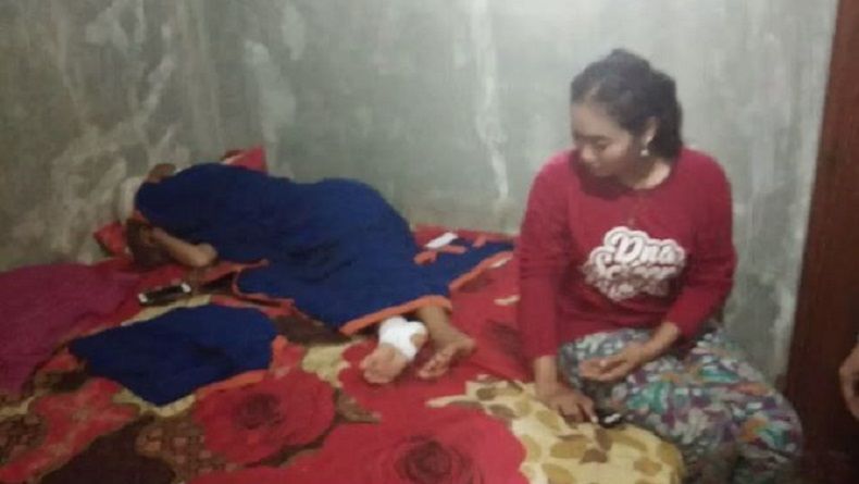 title Guru Hukum Siswi Jalan Jongkok hingga Kaki Melepuh di Batang Guru Hukum Siswi Jalan Jongkok hingga Kaki Melepuh di Batang