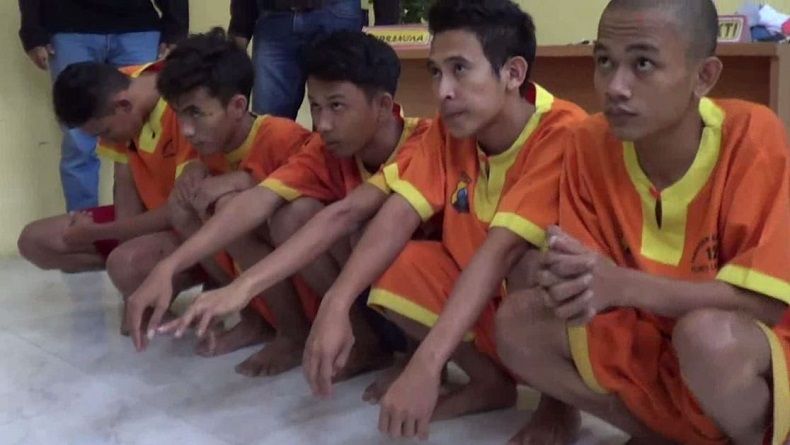 Curi 20 Baterai Traffic Light, 5 Warga Madura Diciduk Polres Lamongan