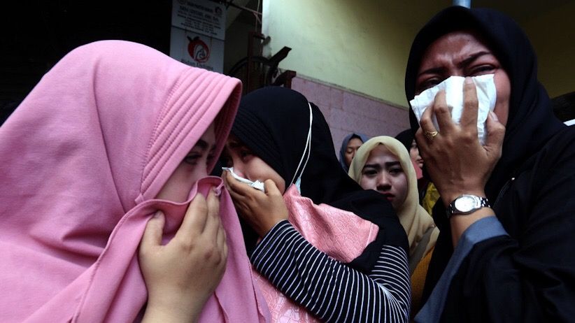 Jenazah Deryl, Pengantin Baru Korban Lion Air Disambut Isak Tangis Keluarga - Bagian 3