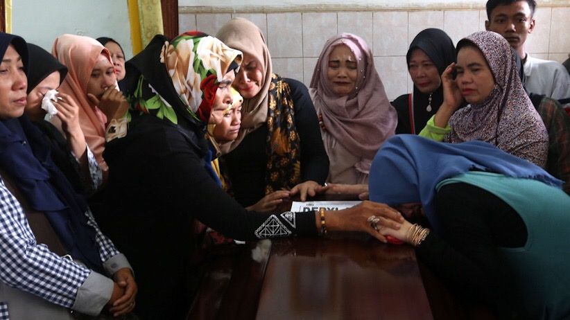 Jenazah Deryl, Pengantin Baru Korban Lion Air Disambut Isak Tangis Keluarga - Bagian 2