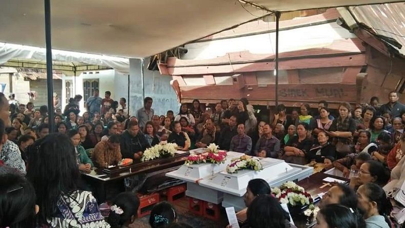 4 Jenazah Korban Pembunuhan di Bekasi Disambut Isak Tangis di Samosir