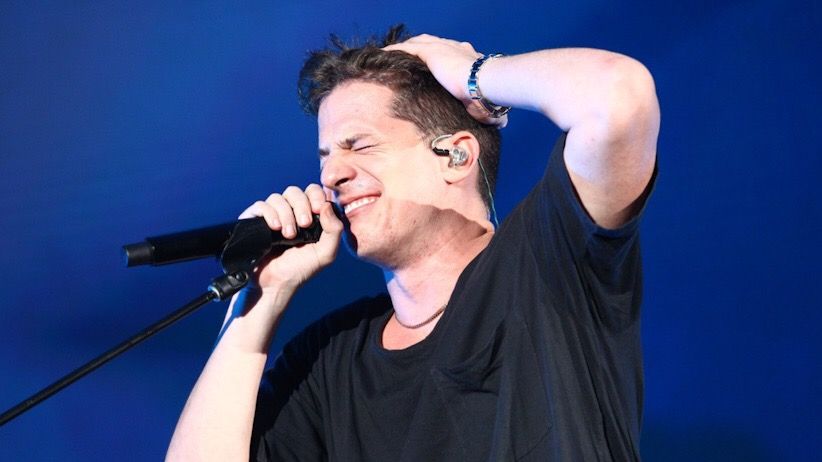 Bawa Lagu-Lagu Hits, Charlie Puth Hibur Penggemar - Bagian 5