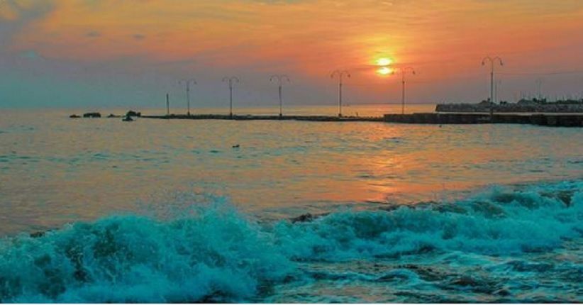 Serunya Main Pasir di Pantai Delegan, Objek Wisata Populer ...