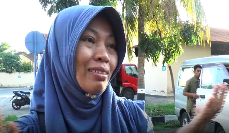 title Kejaksaan Agung Tunda Eksekusi, Begini Reaksi Baiq Nuril Kejaksaan Agung Tunda Eksekusi, Begini Reaksi Baiq Nuril