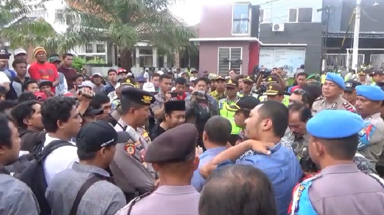 Eksekusi Rumah Sengketa Anggota DPRD Banyuwangi Berujung Ricuh