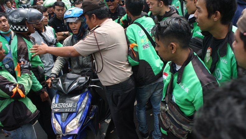 Pengemudi Gojek di Medan 'Sweeping' Rekannya yang Angkut Penumpang