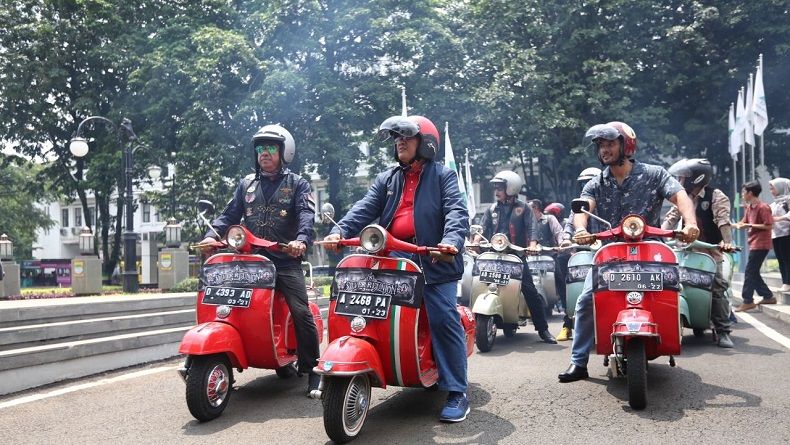 FFB 2018, Wali Kota Bandung Oded Konvoi Naik Vespa Bersama Para Artis