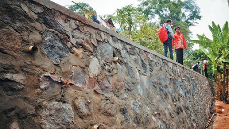 Pemda Abai, Warga Tanjung Selamat Perbaiki Gorong-Gorong Sendiri