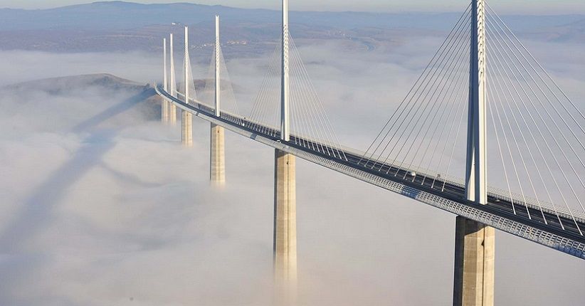 Wisata Ekstrem Tertinggi Dunia Millau Viaduct  bagai 