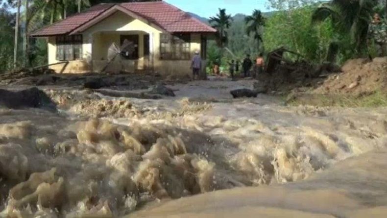 Bocah 11 Tahun dan Bayi 2 Bulan Terseret Banjir Bandang di Tapsel