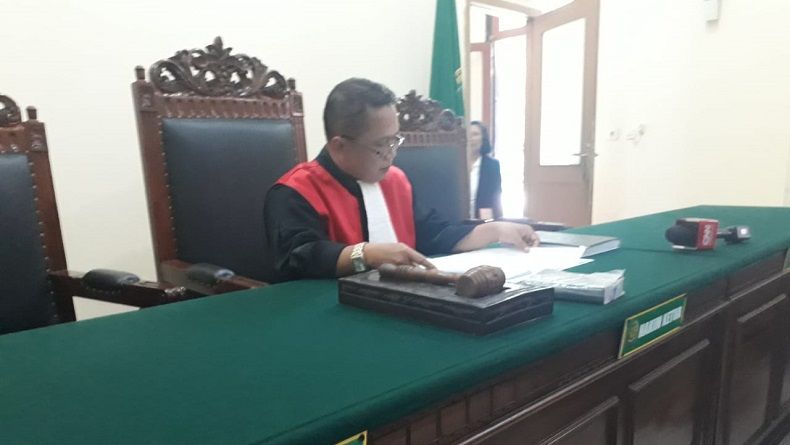 Punya Alat Kelamin Ganda, Sekuriti SD di Surabaya Ini Ingin Jadi Laki-Laki Tulen