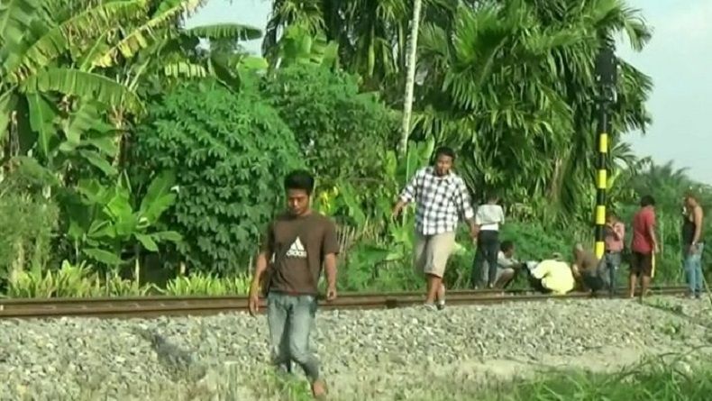 title Warga Medan Amplas Tewas Mengenaskan Ditabrak Kereta Api Warga Medan Amplas Tewas Mengenaskan Ditabrak Kereta Api