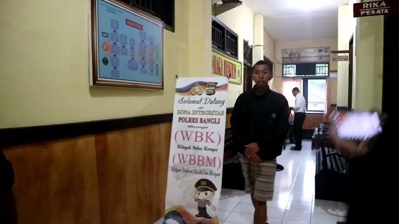 Diputuskan, Pemuda Ini Sebar Foto Bugil Mantan Pacar ke Orang Tuanya