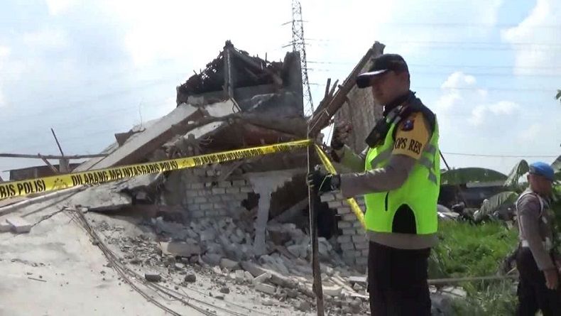 Ponpes 5 Lantai Roboh di Gresik, Polda Jatim Terjunkan Tim Labfor