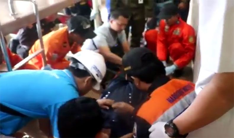 Evakuasi Dramatis Penumpang Kapal Gerbang Samudra, Petugas Kesulitan