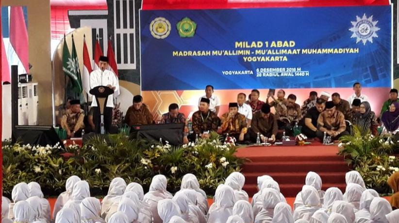 Hadiri Milad 1 Abad Muallimin-Muallimat, Jokowi Bicara Infrastruktur