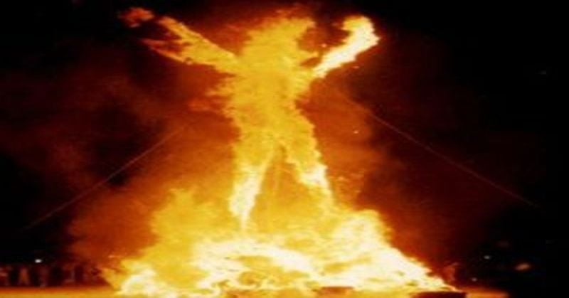 Diduga Sakit Hati Suami Selingkuh, Ibu di Surabaya Nekat Bakar Diri