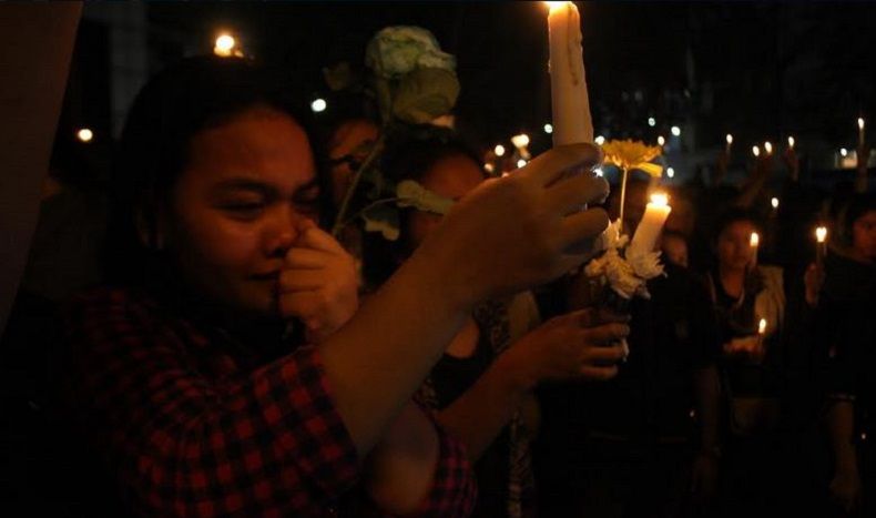 Kenang Tragedi Pemandian Daun Paris, Mahasiswa Karo Pasang 1.000 Lilin