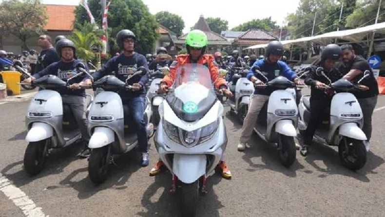 Pakai Motor Listrik, Bupati Irsyad Pimpin Java Road Trip di Pasuruan