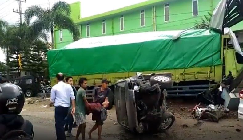 title Kecelakaan Maut di Bumiayu, Sopir: Truk Oleng karena Rem Blong Kecelakaan Maut di Bumiayu, Sopir: Truk Oleng karena Rem Blong