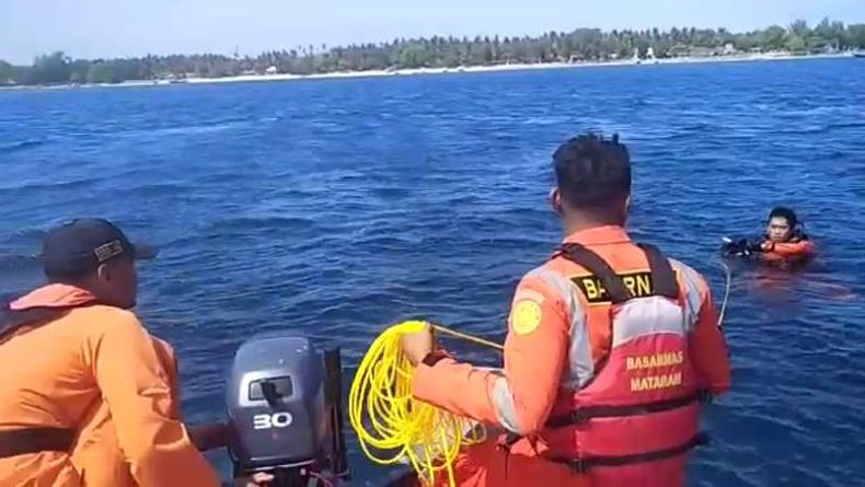 title WNA Tiongkok Hilang Tergulung Ombak saat Berwisata di Gili Air Lombok WNA Tiongkok Hilang Tergulung Ombak saat Berwisata di Gili Air Lombok