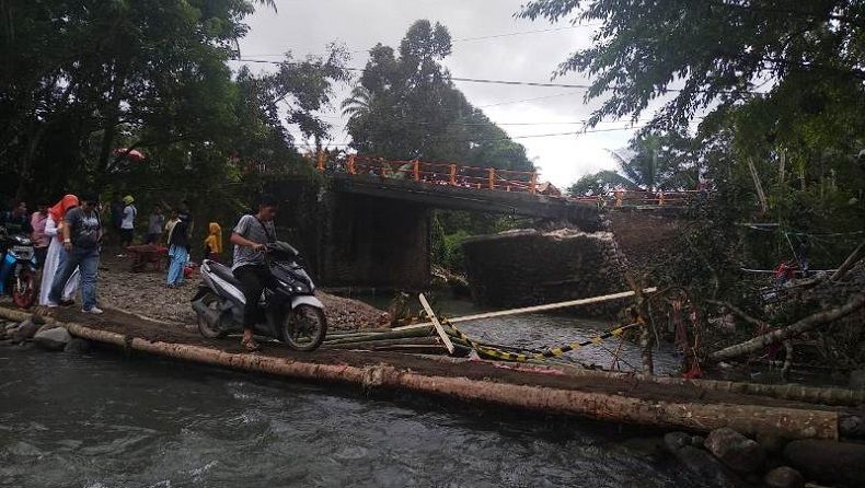Jembatan Darurat Padang-Bukittinggi Hanya Bisa Dilintasi Motor