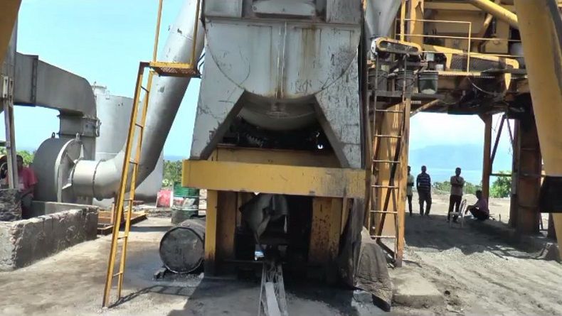 Pekerja Tewas Mengenaskan Setelah Terjatuh ke Mesin Pencampur Aspal