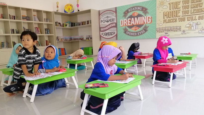 Kereta Commuter Indonesia Bangun Taman Baca Inovator Si Karel - Bagian 6