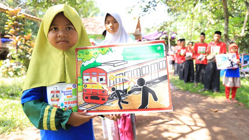 Kereta Commuter Indonesia Bangun Taman Baca Inovator Si Karel - Bagian 5