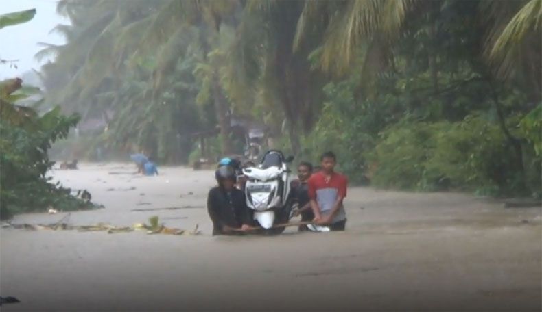 Banjir 1 Meter Rendam 4 Kecamatan di Bireuen, Aktivitas Warga Lumpuh