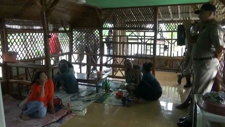 Tempat Karaoke di Tuban Digerebek, Pemandu Lagu Menangis