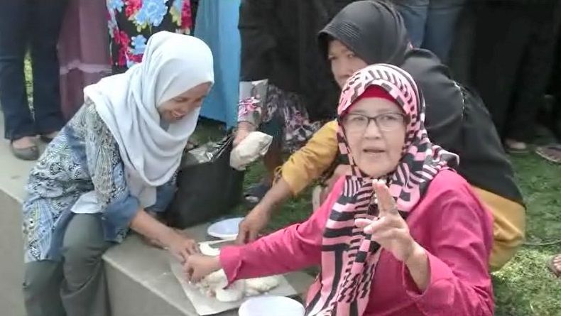 Bupati Kena OTT, Masyarakat Cianjur Gelar Syukuran di Alun-Alun Kota