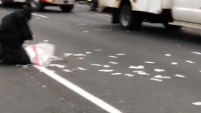 Pernikahan Bak Sultan, Ada Hujan Uang dari Helikopter