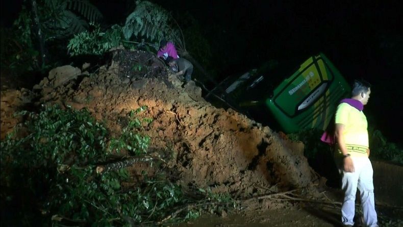 Jalur Padang-Solok Masih Terputus akibat Longsor di Panorama Dua