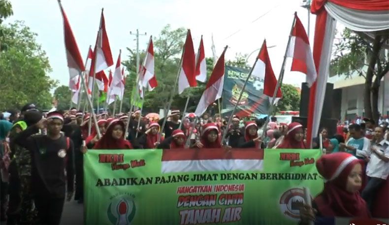 Dibuka Wakapolri, Pawai Panjang Jimat di Pekalongan Dipadati Warga