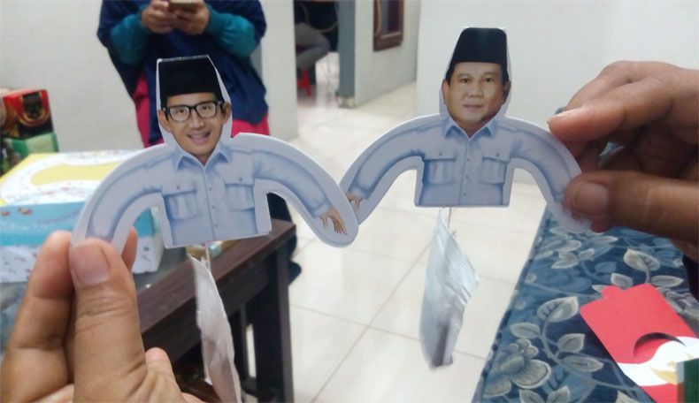 Unik, Warga Karanganyar Ini Buat Teh Celup Bergambar Prabowo-Sandi