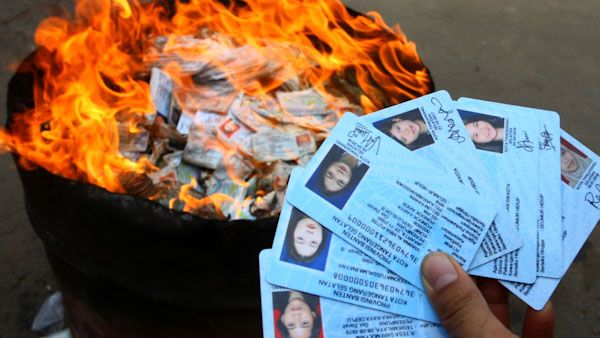 Hindari Penyalahgunaan, Ribuan E-KTP Rusak Dimusnahkan - Bagian 2