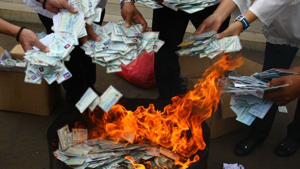 Hindari Penyalahgunaan, Ribuan E-KTP Rusak Dimusnahkan - Bagian 1