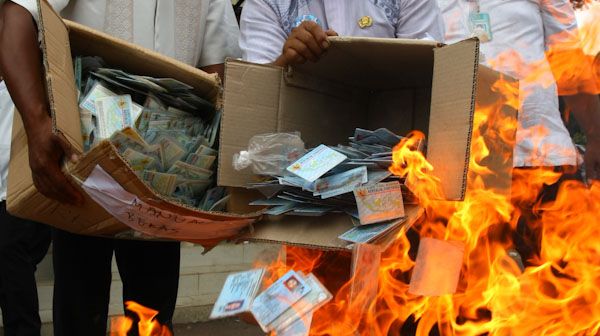 Hindari Penyalahgunaan, Ribuan E-KTP Rusak Dimusnahkan - Bagian 3